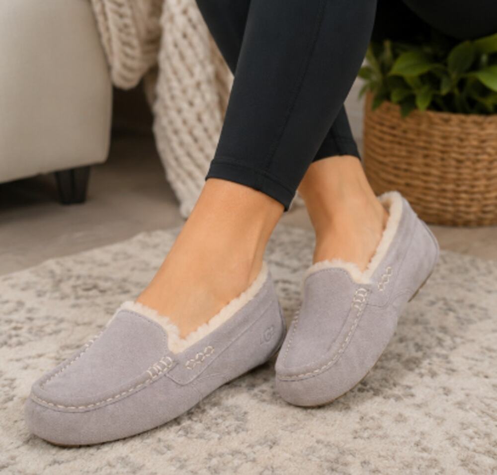 UGG Ansley Slippers Women's Size 8 Light Gray Suede Sheepskin Moccasin Shoes